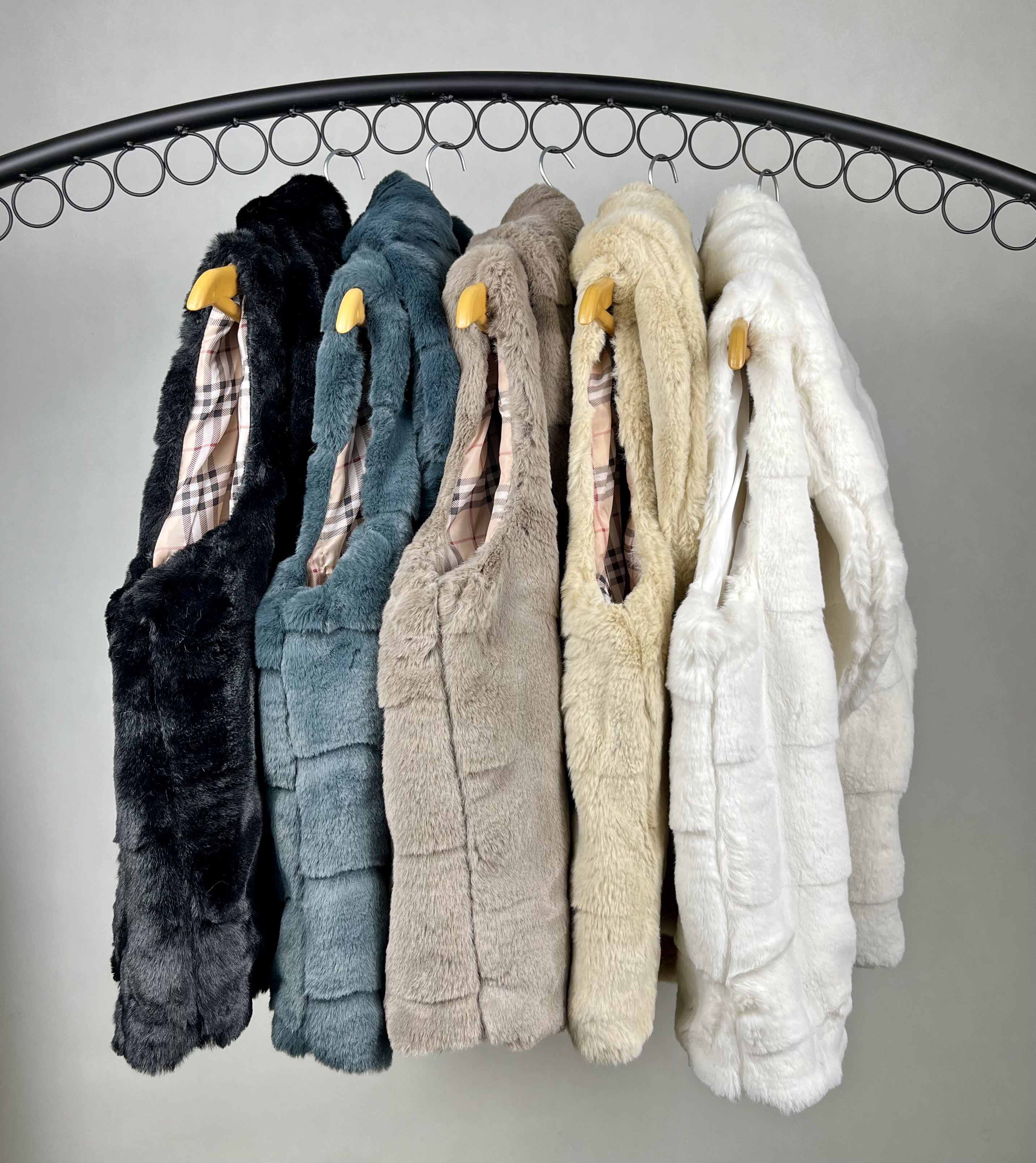 وست پوست زنانه